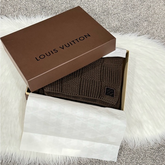 Louis Vuitton Damier Ebene Wool Scarf - Picture 2 of 13